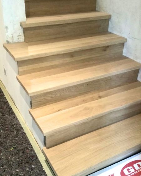 Rivestimento scala in legno